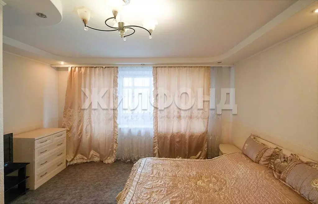 3-к кв. Новосибирская область, Новосибирск Театральная ул., 42 (95.0 ... - Фото 2