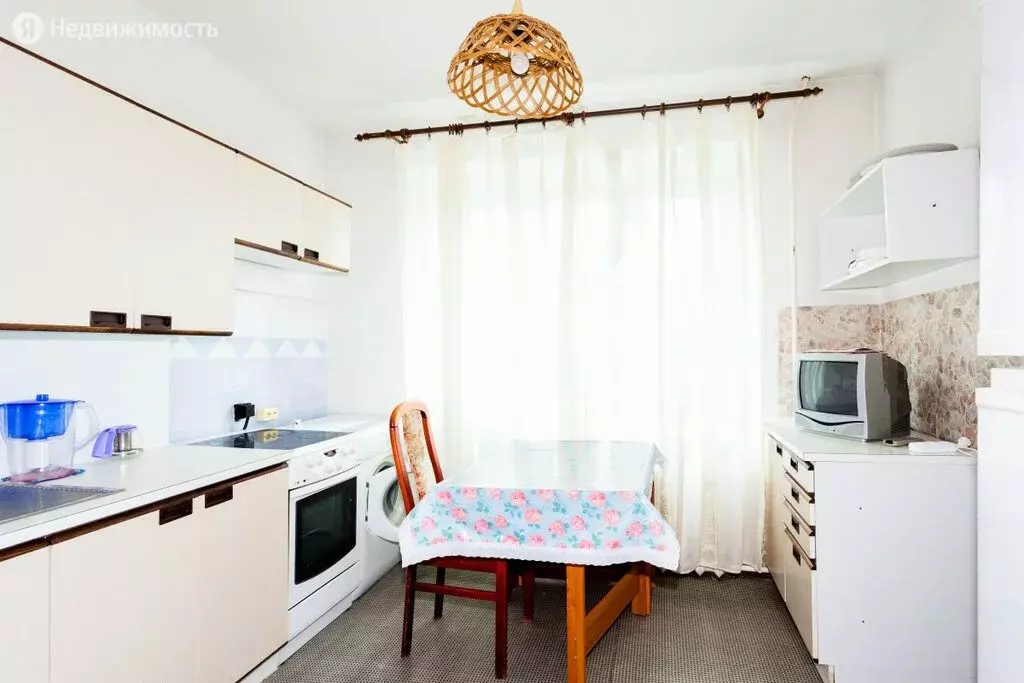 2-комнатная квартира: Тюмень, улица Немцова, 43 (58.4 м) - Фото 1