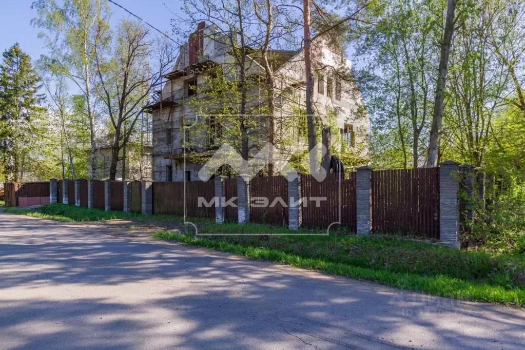 Дом в Санкт-Петербург пос. Лисий Нос, Раздельный просп., 13 (550 м) - Фото 1