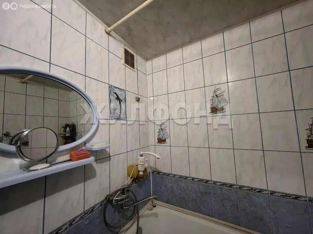 3-комнатная квартира: Барнаул, улица Гущина, 77 (65.1 м) - Фото 1