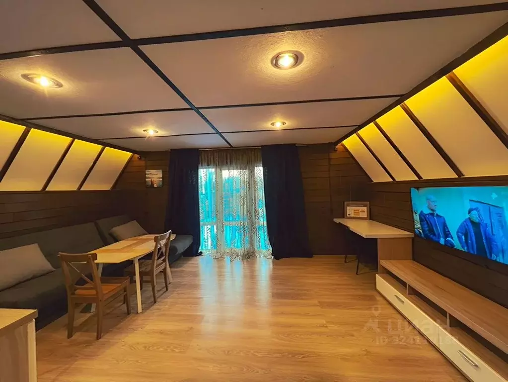 Дом в Свердловская область, Екатеринбург ул. Металлургов, 87А (75 м) - Фото 1