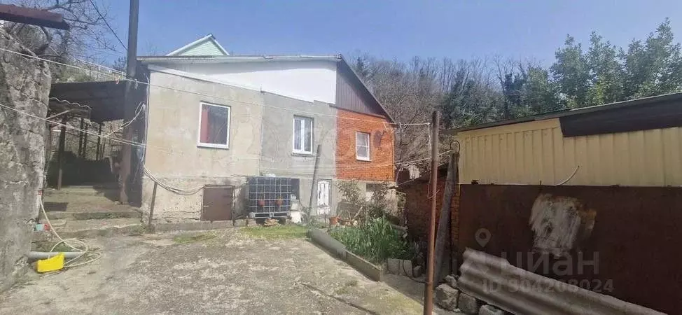 Дом в Краснодарский край, Туапсе Шапсугская ул., 24 (100 м) - Фото 0
