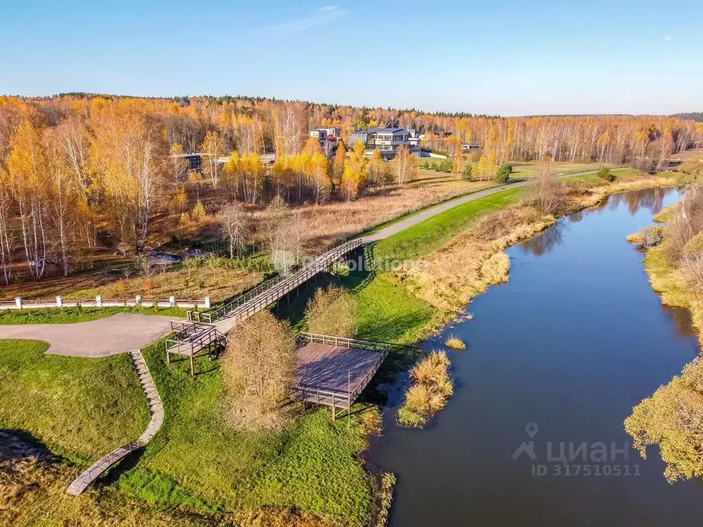 Участок в Московская область, Одинцовский городской округ, д. ... - Фото 0