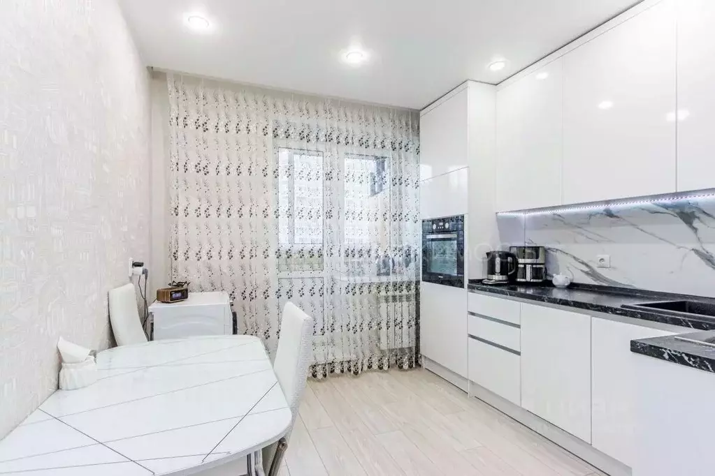 2-к кв. Тюменская область, Тюмень ул. Арктическая, 7к2 (51.0 м) - Фото 1