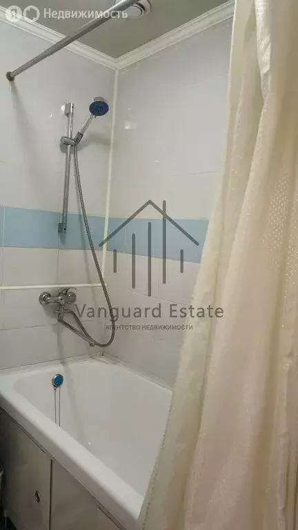 3-комнатная квартира: Барнаул, улица Георгия Исакова, 172 (58.1 м) - Фото 1