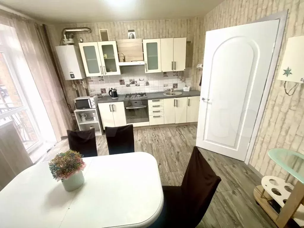 2-к. квартира, 63 м, 1/5 эт. - Фото 1