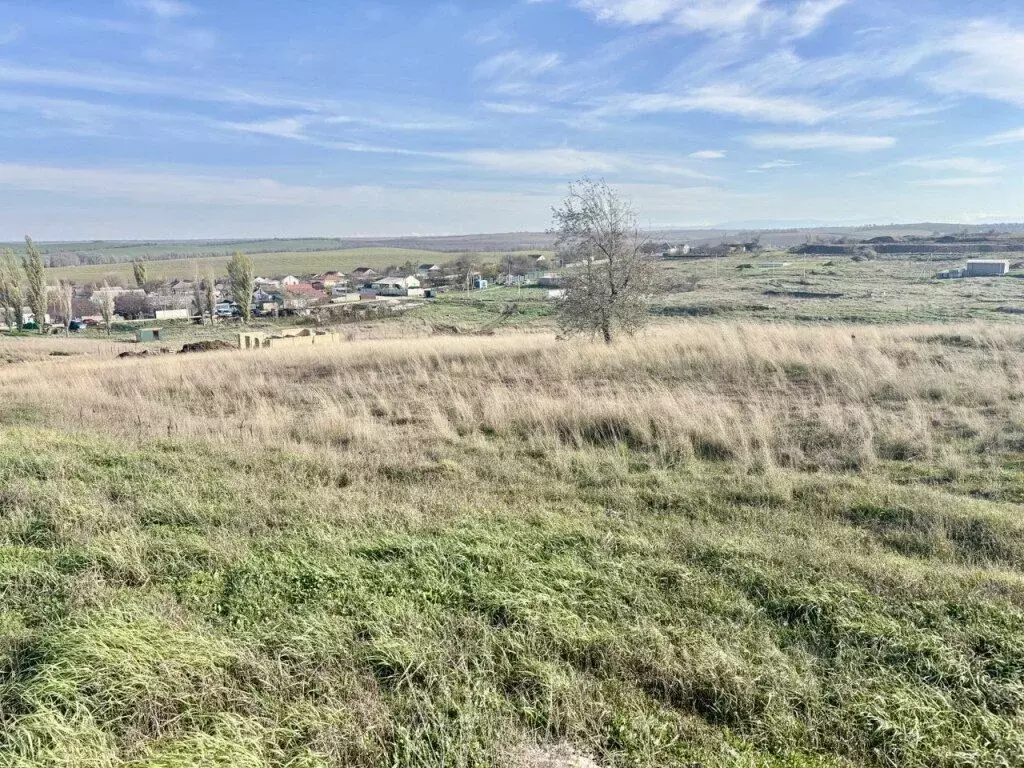 Участок в Крым, Симферопольский район, Молодежненское с/пос, с. ... - Фото 1