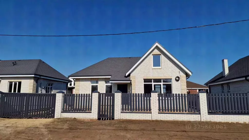 Дом в Ростовская область, Неклиновский район, Новобессергеневское ... - Фото 1