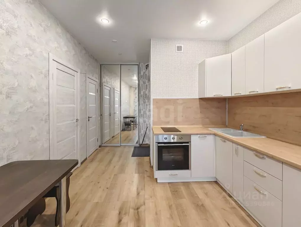 1-к кв. Тюменская область, Тюмень ул. Сергея Свиридова, 5 (34.0 м) - Фото 1