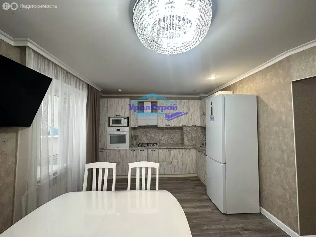 2-комнатная квартира: Октябрьский, 28-й микрорайон, 15 (60.3 м) - Фото 1