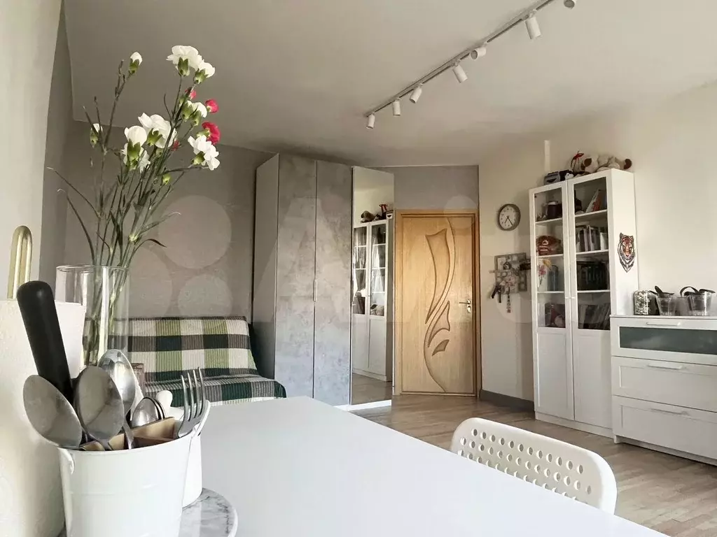 Комната 21 м в 4-к., 6/6 эт. - Фото 0