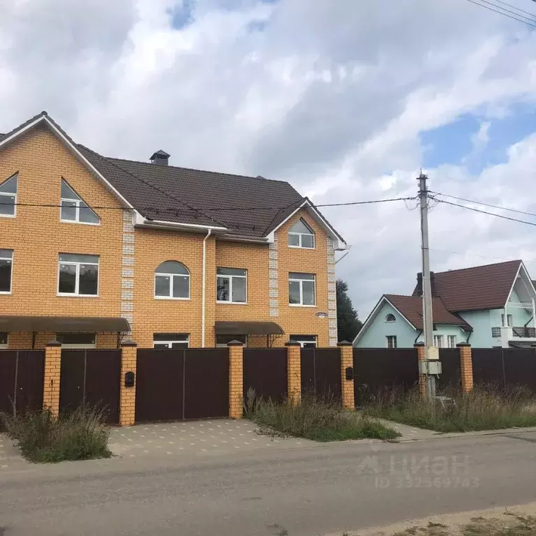 Таунхаус в Калужская область, Калуга Богородицкая ул., 32А (275 м) - Фото 1