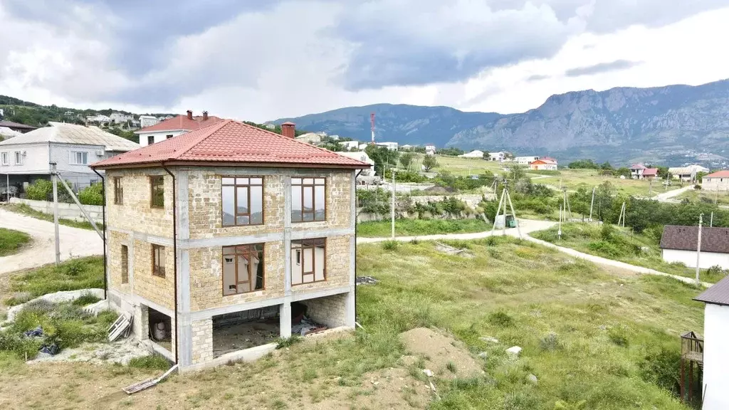 Дом в Крым, Алушта муниципальный округ, с. Верхняя Кутузовка ул. Ашикъ ... - Фото 0