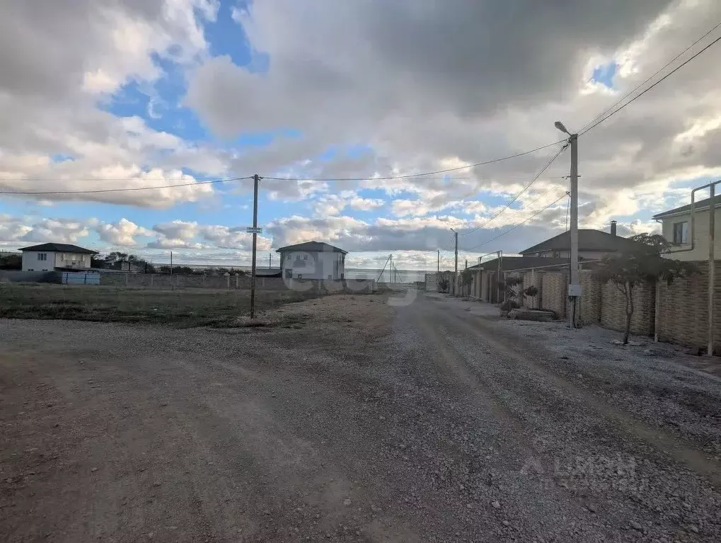 Участок в Крым, Черноморский район, с. Межводное ул. А. Абдиннановой ... - Фото 1