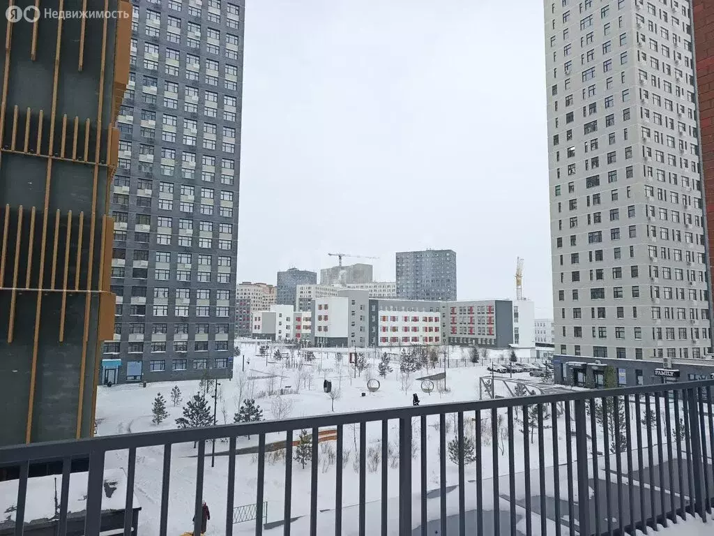 Квартира-студия: Тюмень, улица Тимофея Чаркова, 93 (29.8 м) - Фото 1