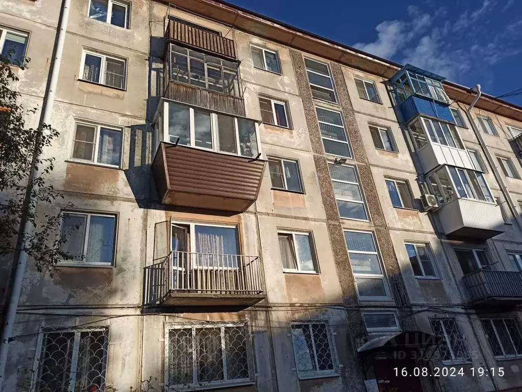 3-к кв. Омская область, Омск ул. Химиков, 63 (58.6 м) - Фото 0