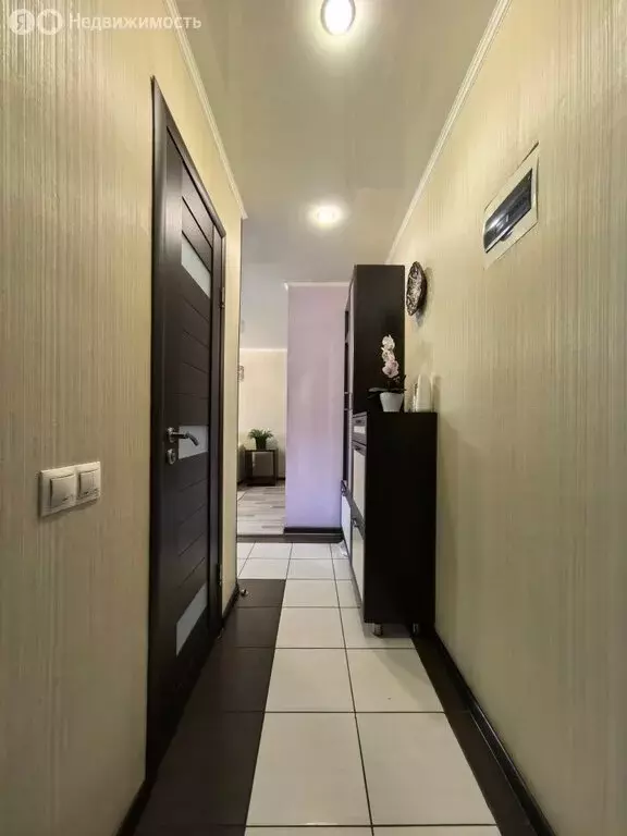 3-комнатная квартира: Оренбург, улица Котова, 95 (56 м) - Фото 1