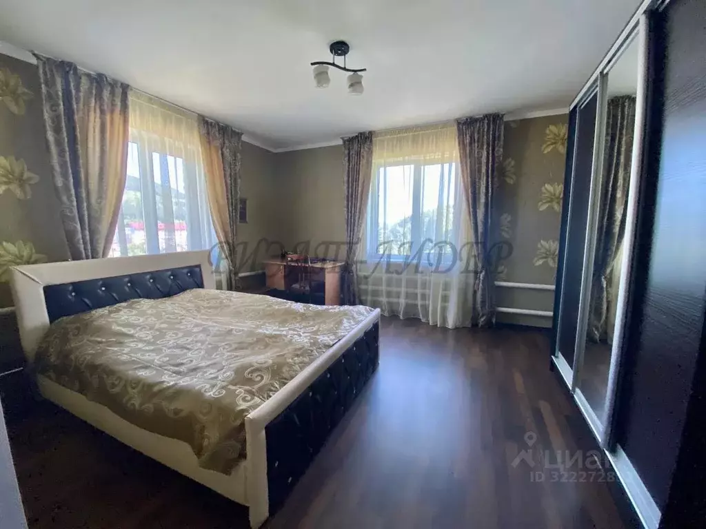 Дом в Алтай, Горно-Алтайск пл. Ленина (220 м) - Фото 1