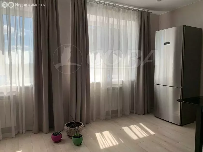 1-комнатная квартира: Тюмень, улица Мельникайте, 2к11 (58.7 м) - Фото 1