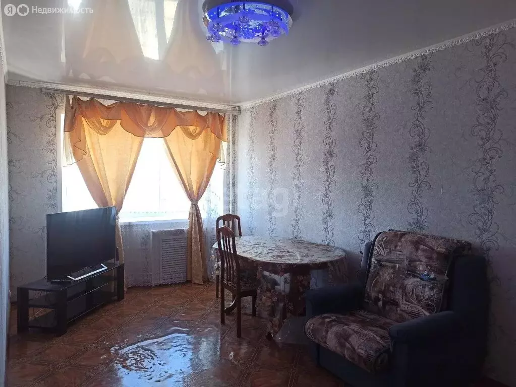 2-комнатная квартира: Ялуторовск, улица Ватутина, 1 (60 м) - Фото 0