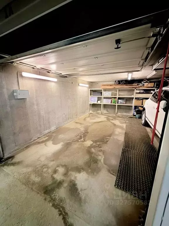 Гараж в Свердловская область, Екатеринбург ул. Белинского, 86 (18 м) - Фото 1