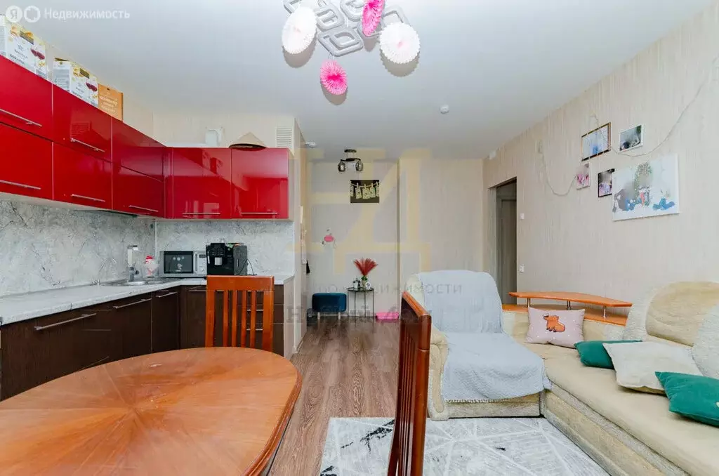 3-комнатная квартира: Челябинск, улица Братьев Кашириных, 115 (62 м) - Фото 1