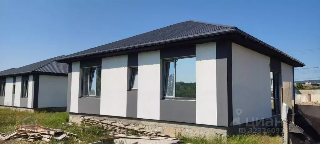 Дом в Крым, Симферопольский район, с. Доброе ул. Богатая, 8 (100 м) - Фото 1