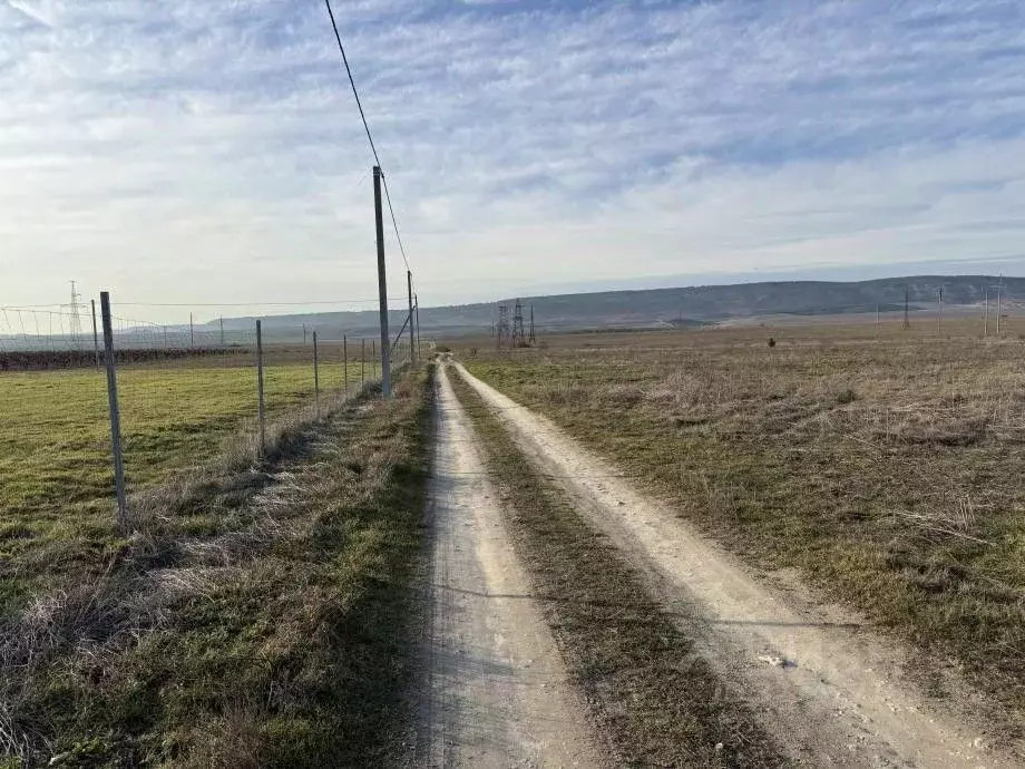 Участок в Крым, Бахчисарайский район, Куйбышевское с/пос, с. Танковое  ... - Фото 2