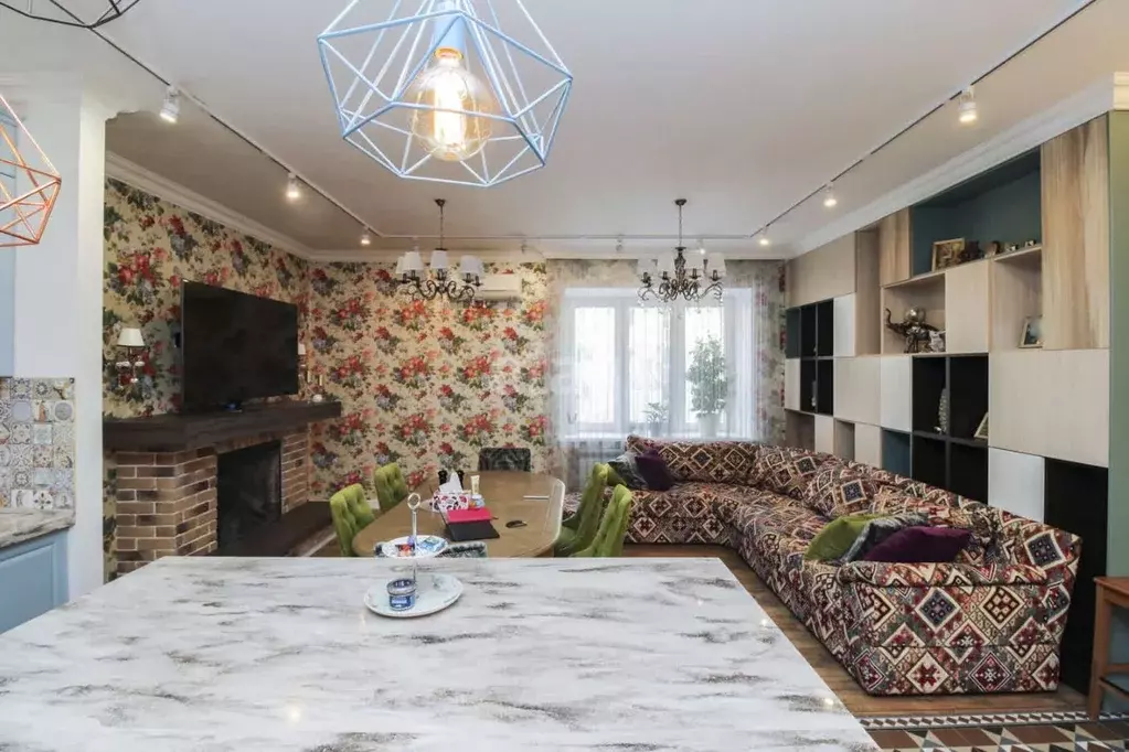 4-к кв. Тюменская область, Тюмень ул. Кузнецова, 13 (176.4 м) - Фото 1