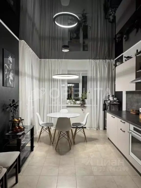 2-к кв. Тюменская область, Тюмень ул. Салтыкова-Щедрина, 53 (68.4 м) - Фото 1