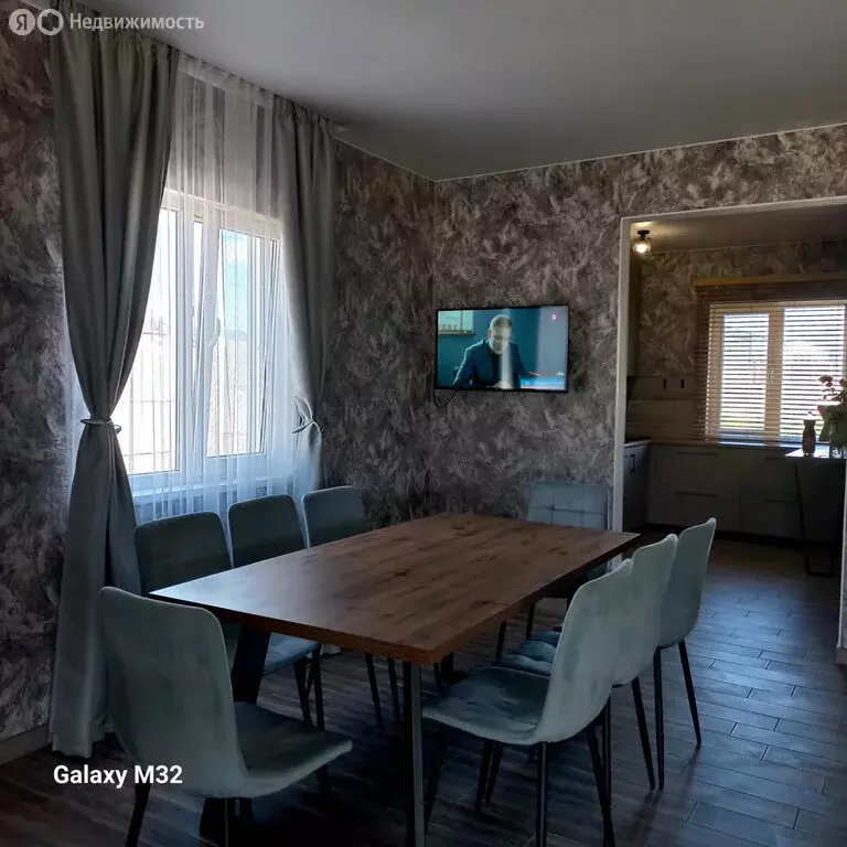4-комнатная квартира: Мирное, Ореховая улица, 58 (160 м) - Фото 1