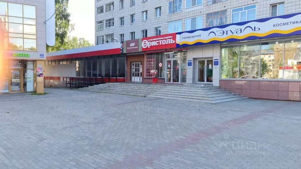 Торговая площадь в Коми, Сыктывкар Октябрьский просп., 51 (448 м) - Фото 0