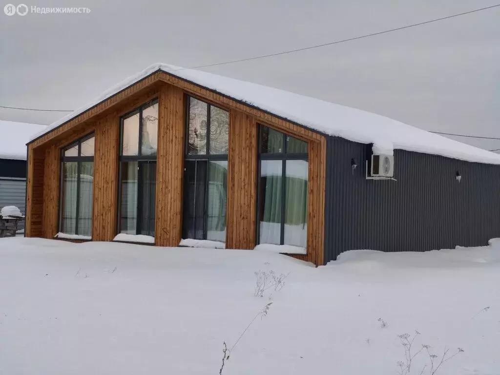 Дом в Свердловская область, посёлок городского типа Верхнее Дуброво ... - Фото 1