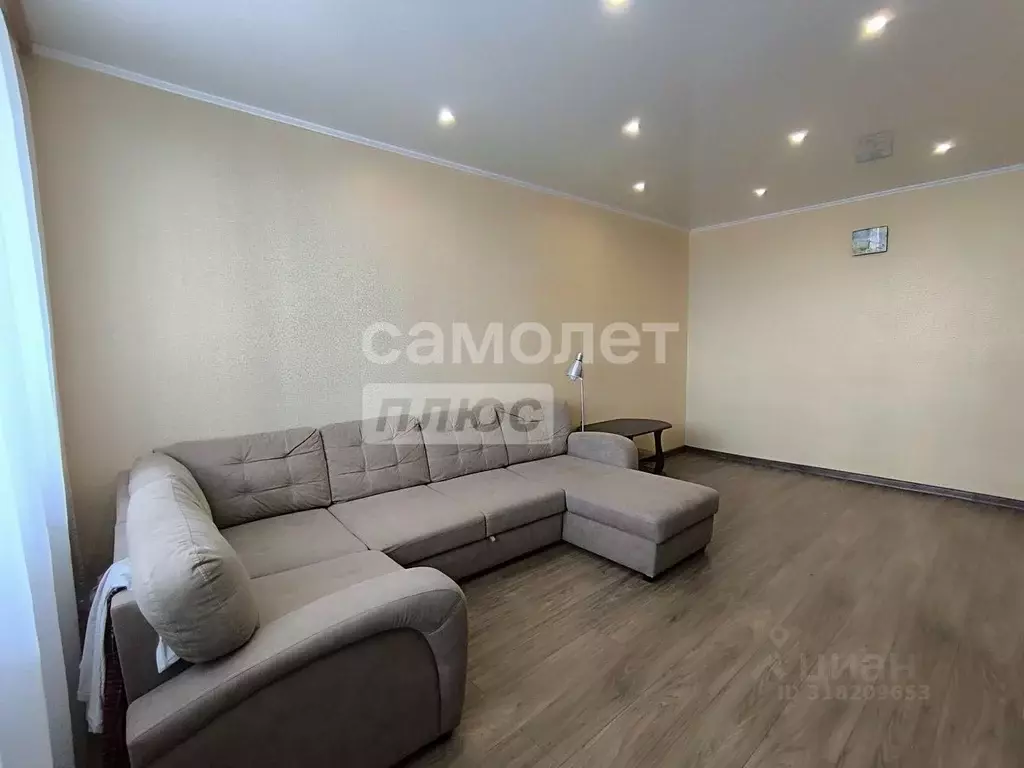 2-к кв. Омская область, Омск просп. Космический, 20к5 (72.0 м) - Фото 1
