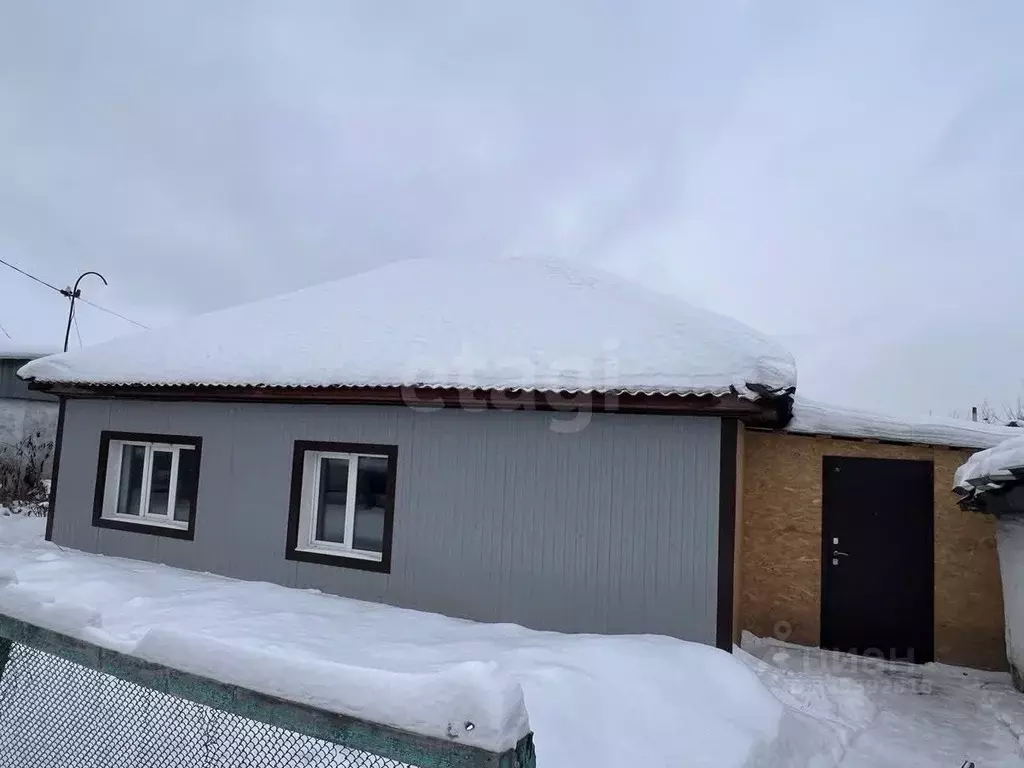 Дом в Кемеровская область, Ленинск-Кузнецкий Листвяжная ул., 19 (67 м) - Фото 1