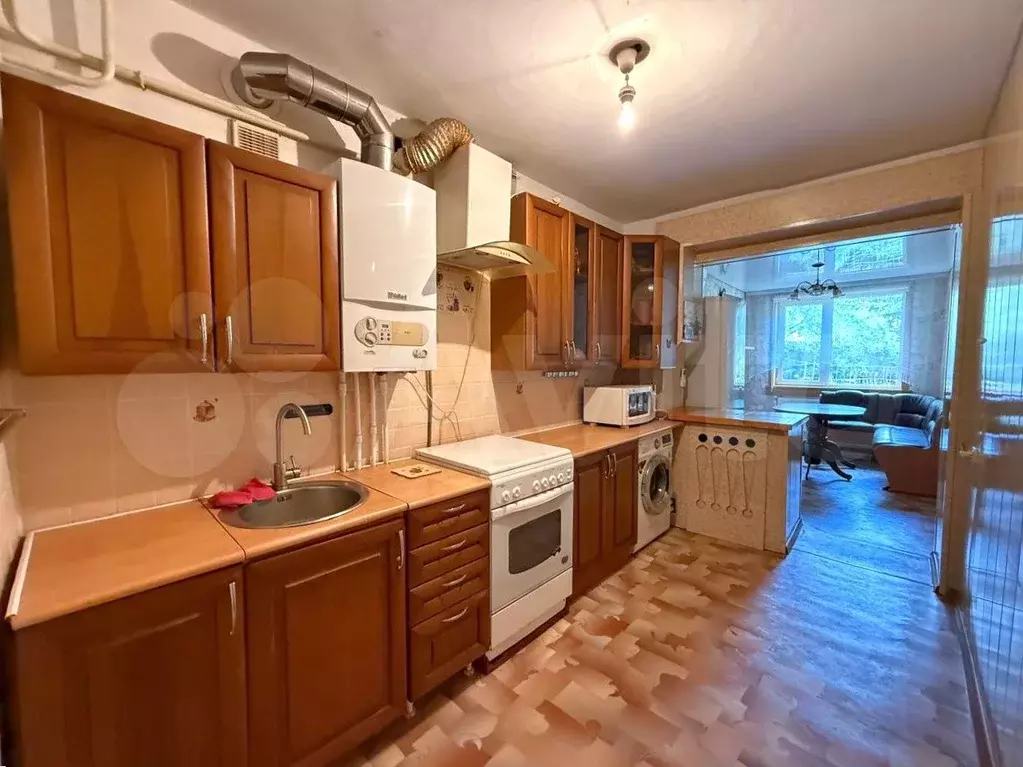 3-к. квартира, 70 м, 1/3 эт. - Фото 1
