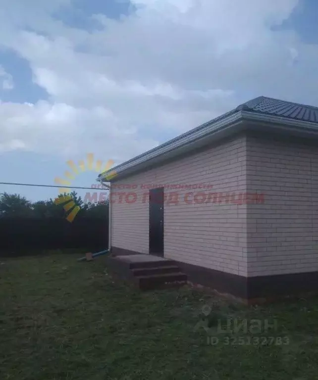 Дом в Краснодарский край, Ейский район, Александровское с/пос, с. ... - Фото 1