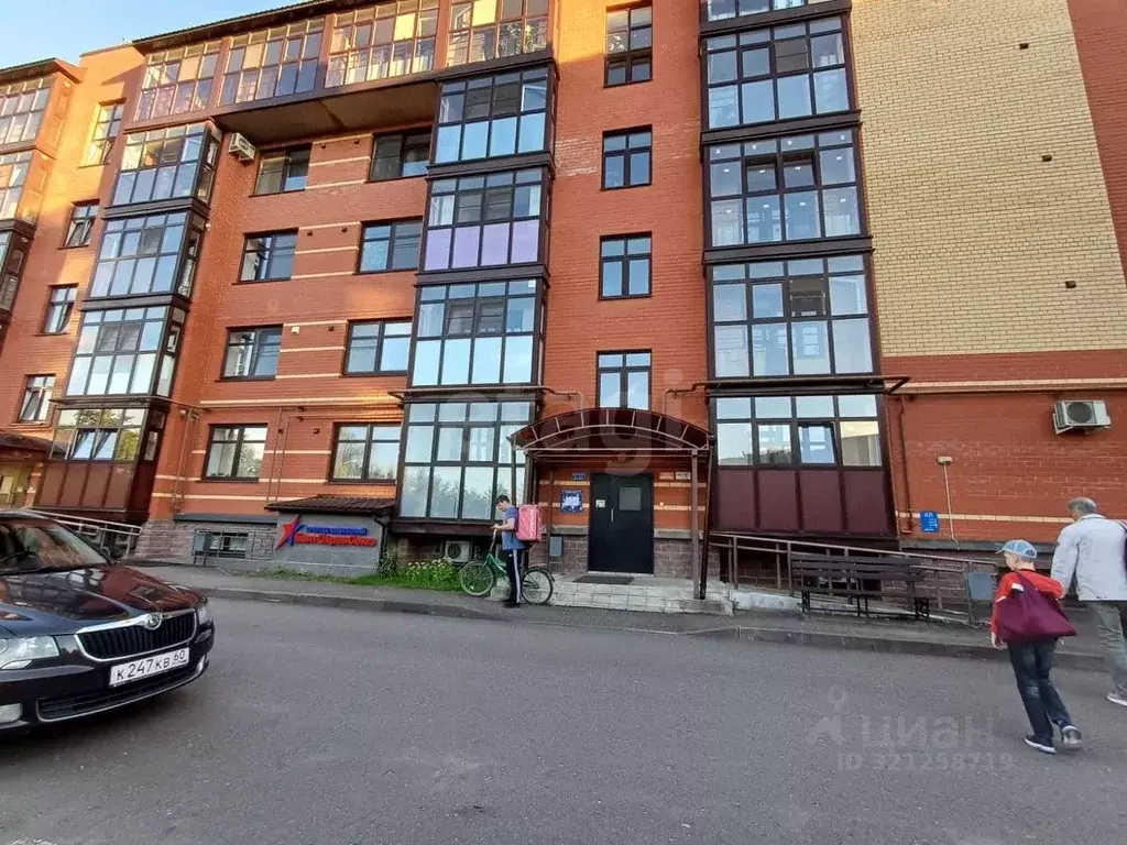 2-к кв. Псковская область, Псков Петровская ул., 4А (69.7 м) - Фото 1