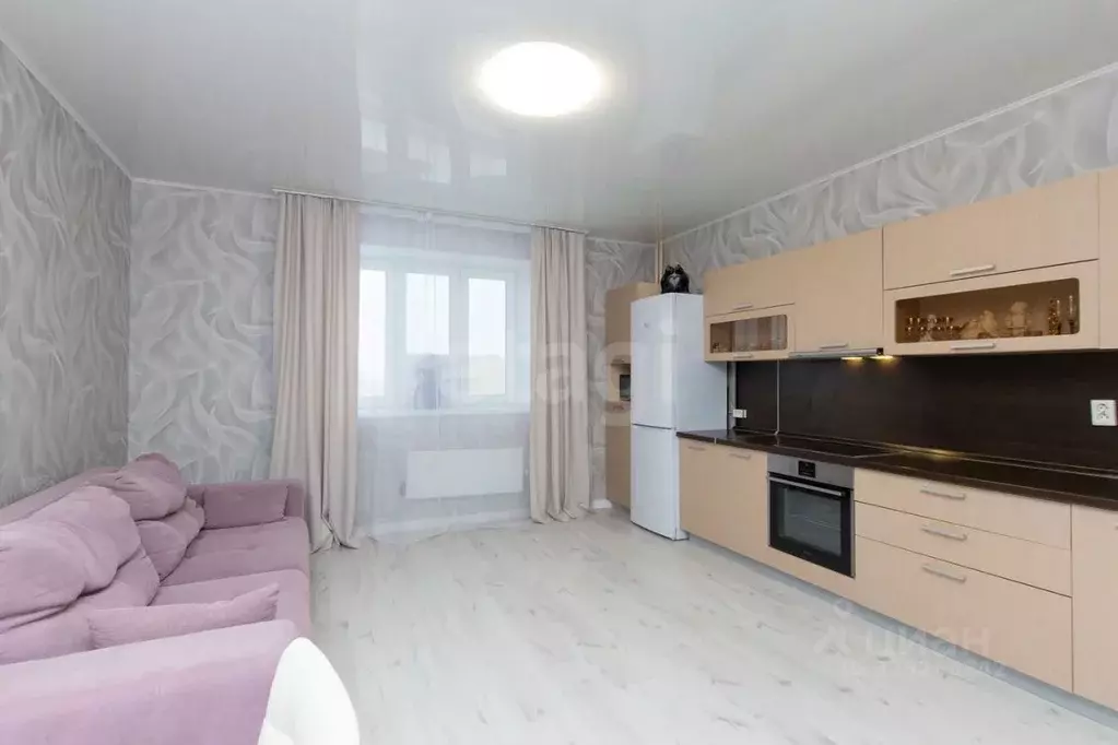 1-к кв. Тюменская область, Тюмень ул. Верхнетарманская, 3 (45.6 м) - Фото 0