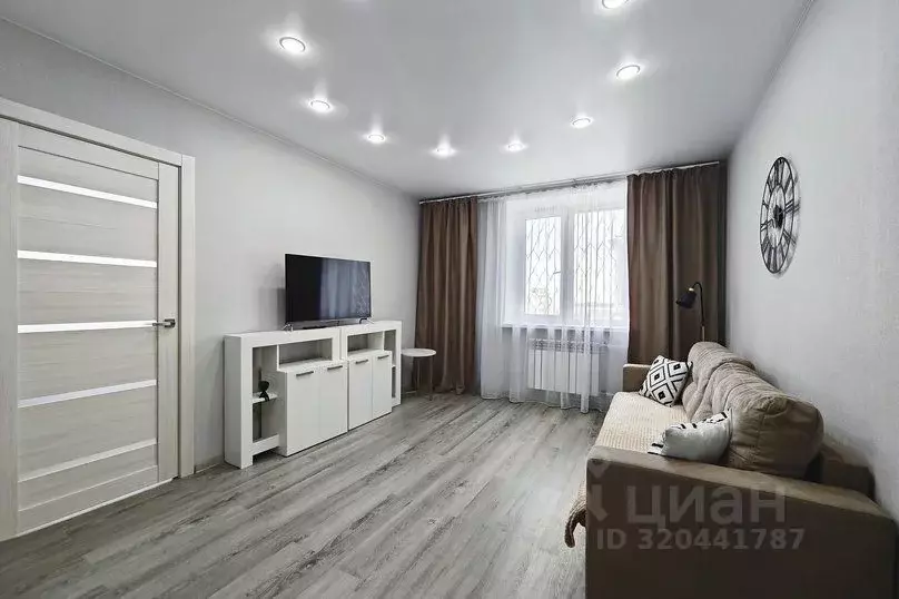 2-к кв. Тюменская область, Тобольск 9-й мкр, 18 (44.0 м) - Фото 2