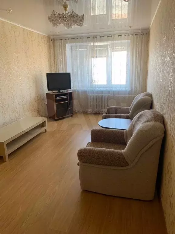 1-к. квартира, 42 м, 9/10 эт. - Фото 1