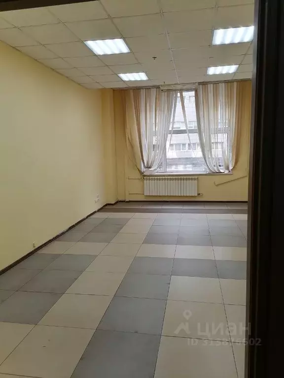 Офис в Красноярский край, Красноярск ул. Карла Маркса, 95к1 (35 м) - Фото 1