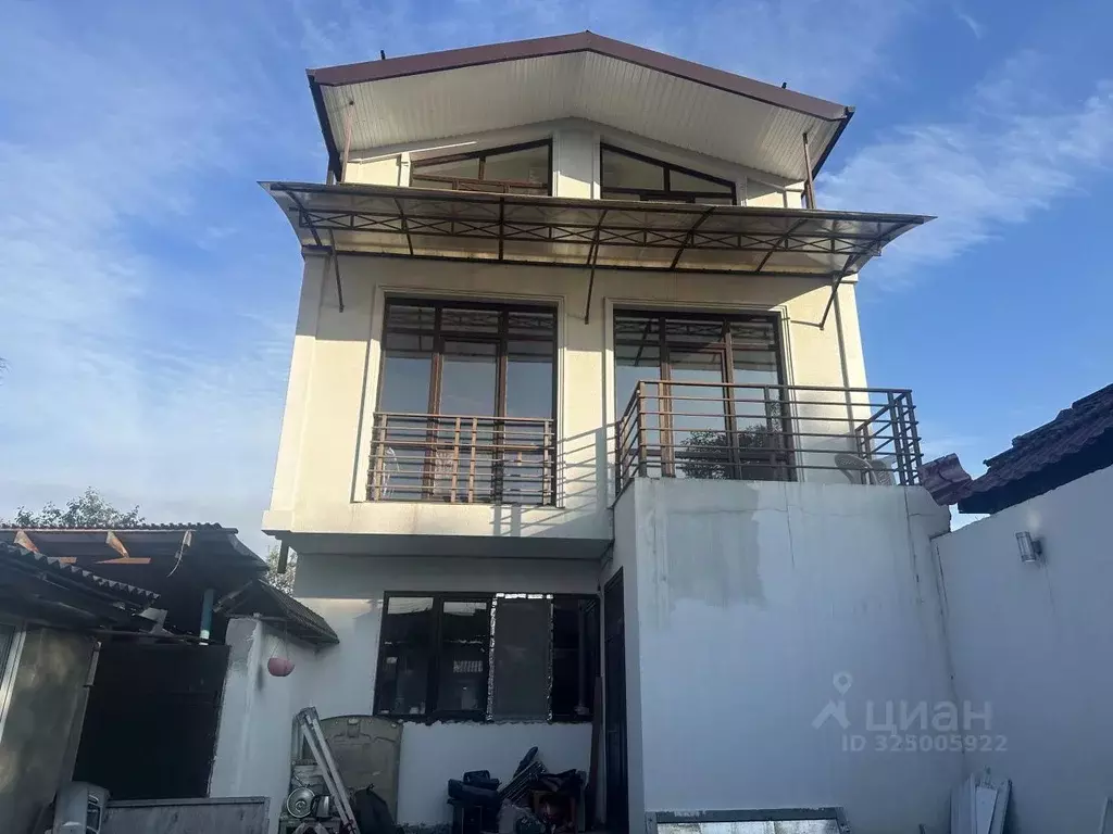 Дом в Северная Осетия, Владикавказ ул. Чехова, 19 (300 м) - Фото 1