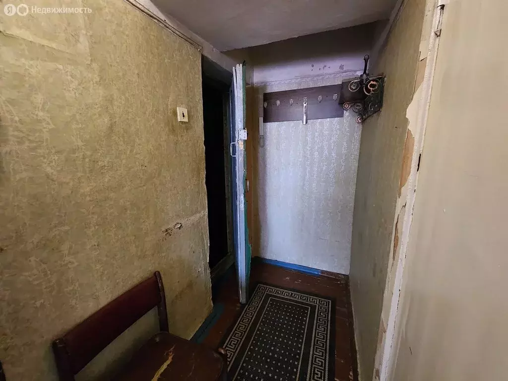2-комнатная квартира: Великие Луки, улица Комсомольца Зверева, 28 ... - Фото 0