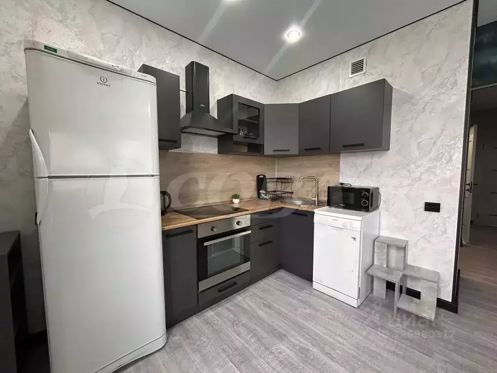 2-к кв. Тюменская область, Тюмень ул. Краснооктябрьская, 8 (61.0 м) - Фото 1