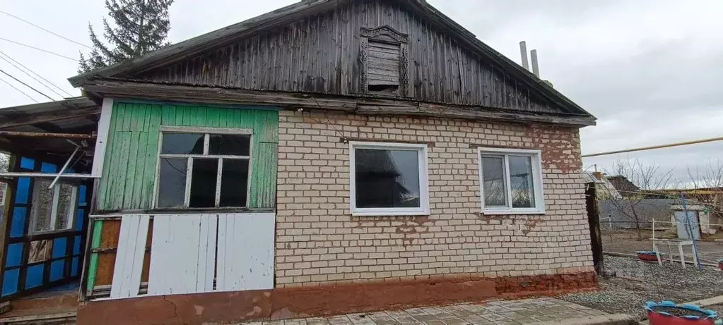 Дом в Саратовская область, Красноармейский район, Россошанское ... - Фото 1