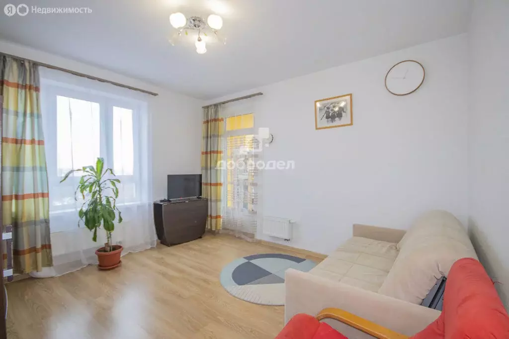 2-комнатная квартира: Екатеринбург, Волгоградская улица, 18А (60.2 м) - Фото 1