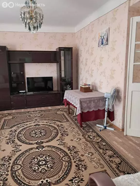 4-комнатная квартира: Каменск-Уральский, улица Лермонтова, 6 (68.8 м) - Фото 1