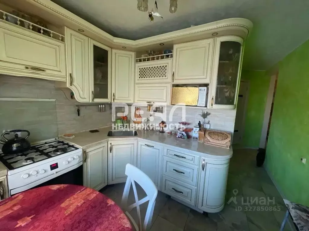 3-к кв. Ленинградская область, Гатчина ул. Рощинская, 9А (70.8 м) - Фото 1