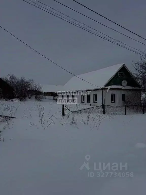 Дом в Башкортостан, Куюргазинский район, Бахмутский сельсовет, с. ... - Фото 1